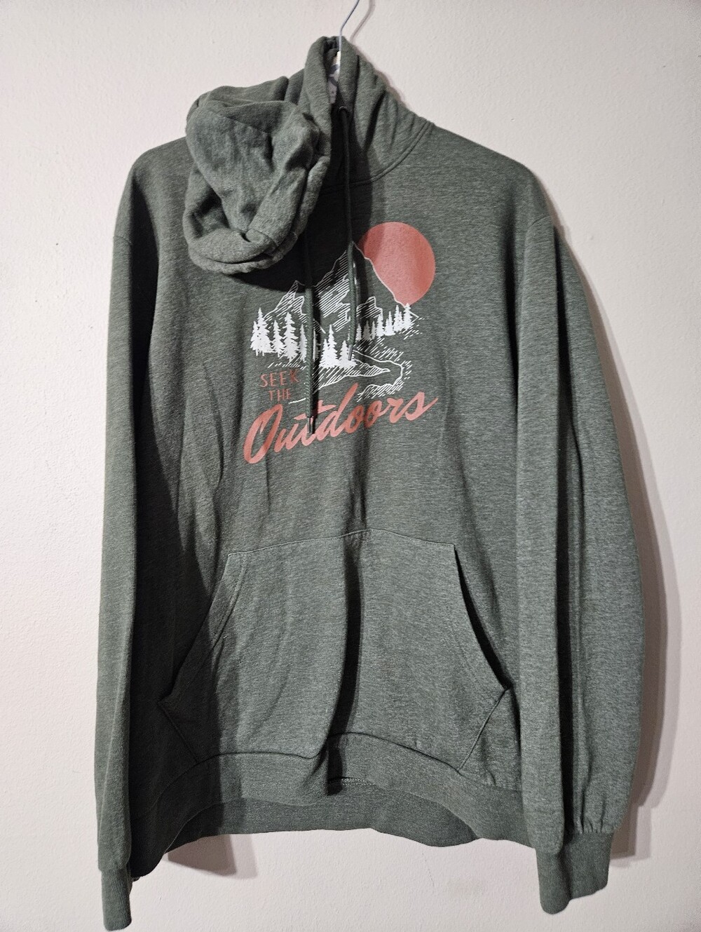 Mountain And Isles Outdoors Hoodie Large